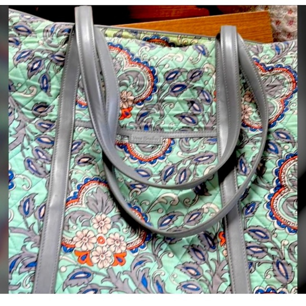Vera Bradley medium size tote bag